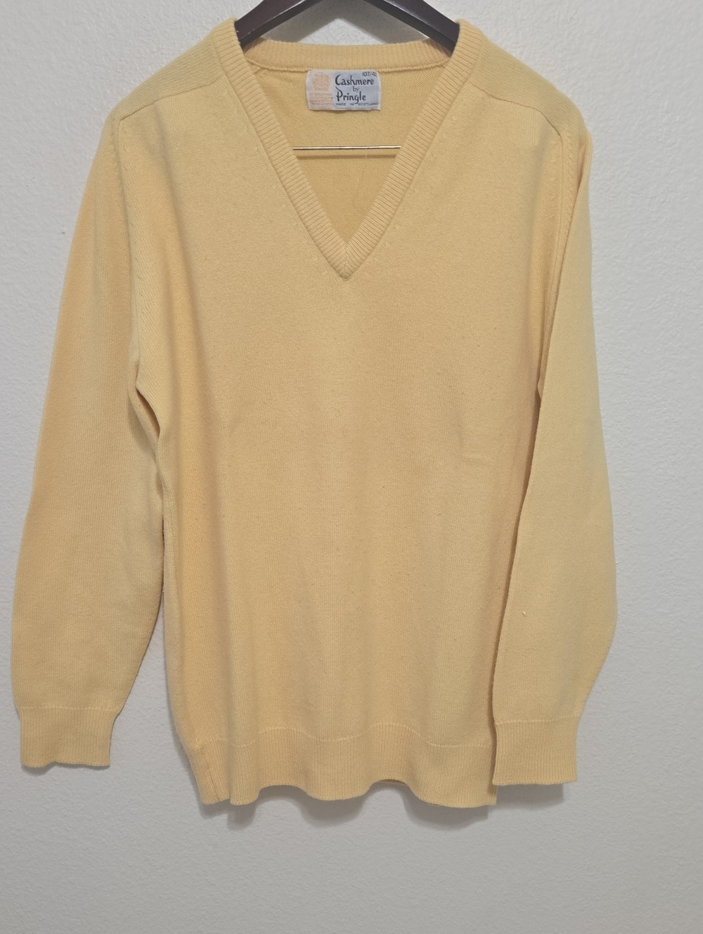 Pringle Vintage Men's V-Neck Sweater in Light Yellow